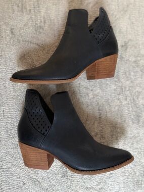 Beast Fashion Black Cutout Western Ankle Booties Pointed Toe Block Heel 5.5